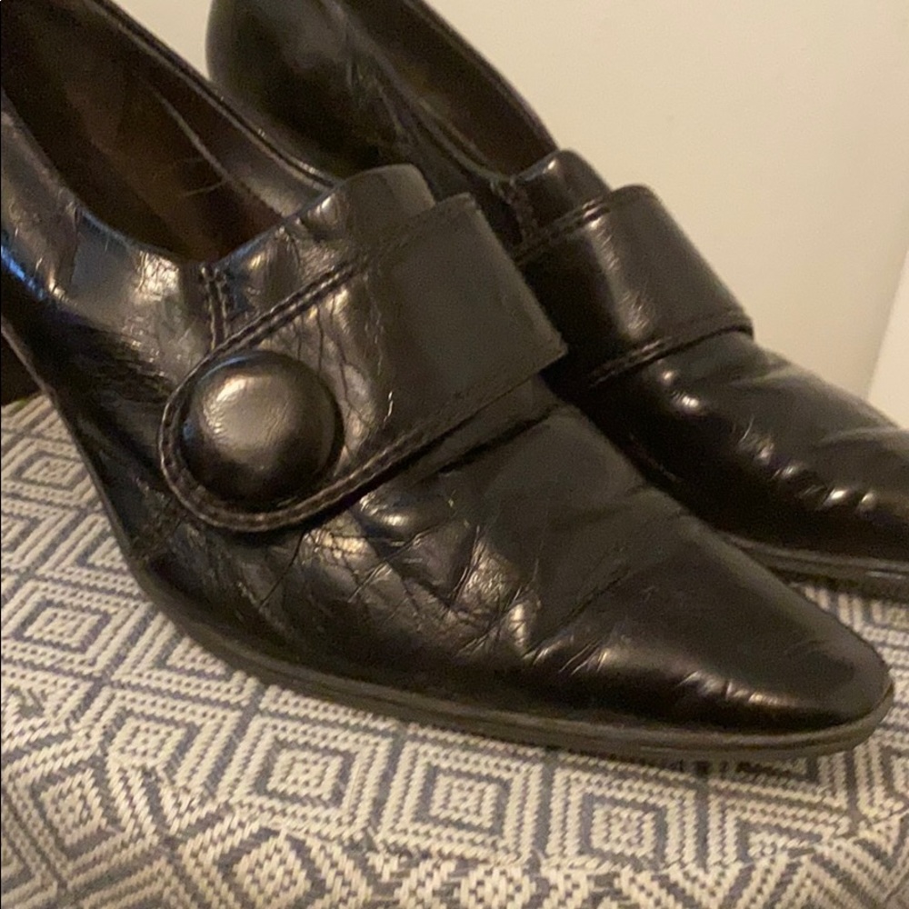 Super cute Liz Claiborne square toe shoes.